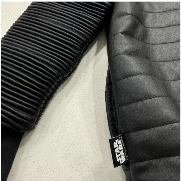 Disney Star Wars Boys Faux Leather Jacket Sz 3 Darth Vader 98cm Halloween Cape - Picture 4 of 8